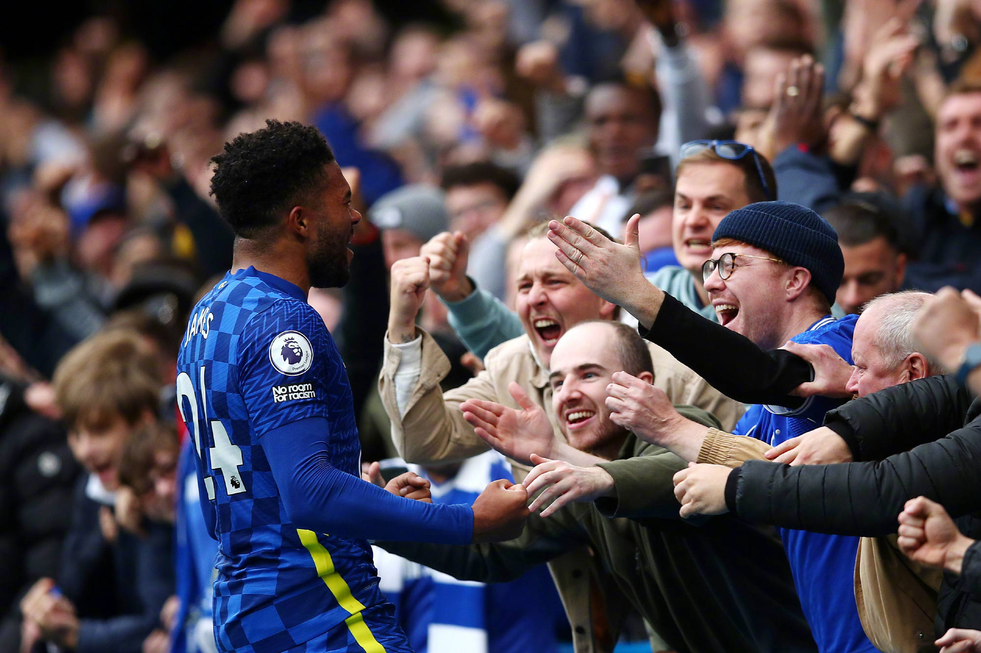 队长被罚下，楚阿梅尼法国国家队生涯首次领到红牌