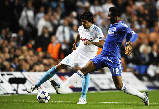 体育德甲：多特主场6-1大胜沃尔斯堡 保留争冠悬念